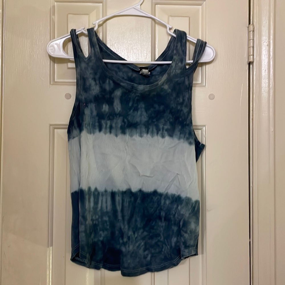 Womens Free people tank size large. Tie dye.